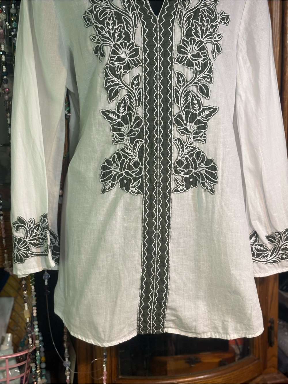 Chico's White V-Neck Black Embroidered Tunic 8/10 - Picture 4 of 10